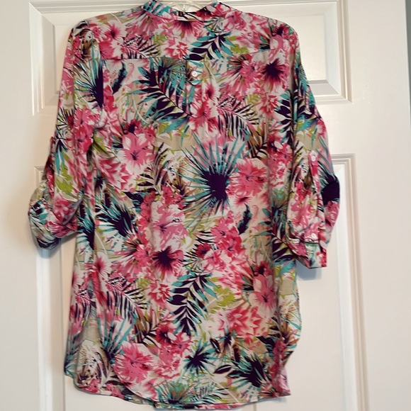Women’s Floral Flowy Top - Picture 6 of 7